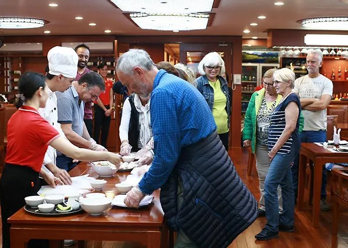Khách sạn Discovery Travel *